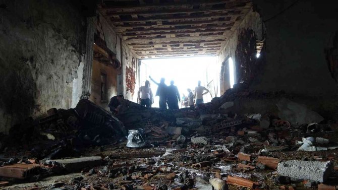 Evin deposunda çok sayıda tüp patladı, facianın eşiğinden dönüldü