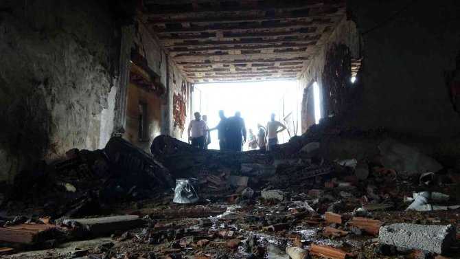 Evin deposunda çok sayıda tüp patladı, facianın eşiğinden dönüldü