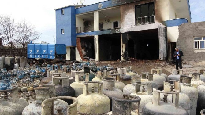 Evin deposunda çok sayıda tüp patladı, facianın eşiğinden dönüldü