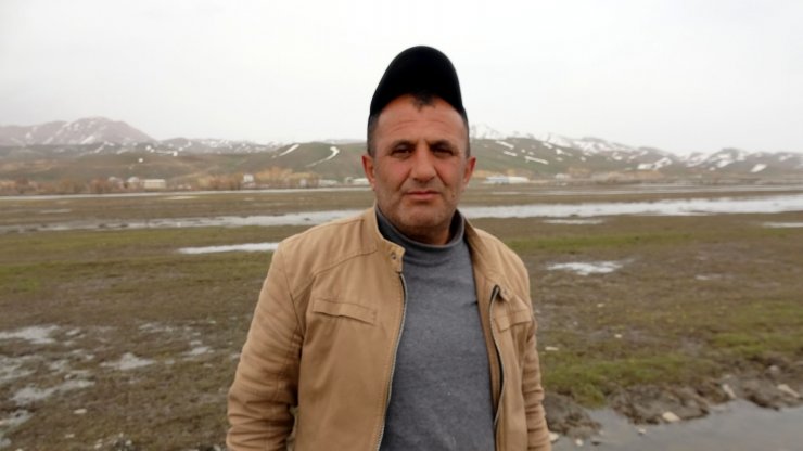 Hakkari'de dere taştı; ova ve evler su altında kaldı