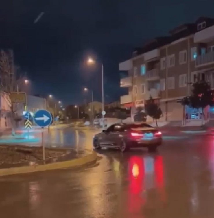 Maltepe'de içinde çocuk bulunan otomobilin aynasını kıran sürücü gözaltına alındı