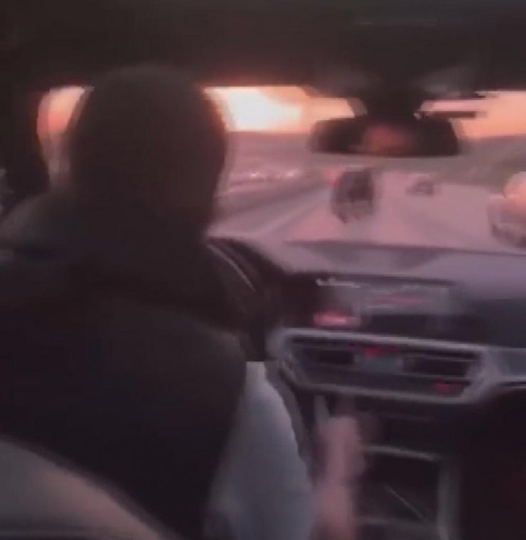 Maltepe'de içinde çocuk bulunan otomobilin aynasını kıran sürücü gözaltına alındı