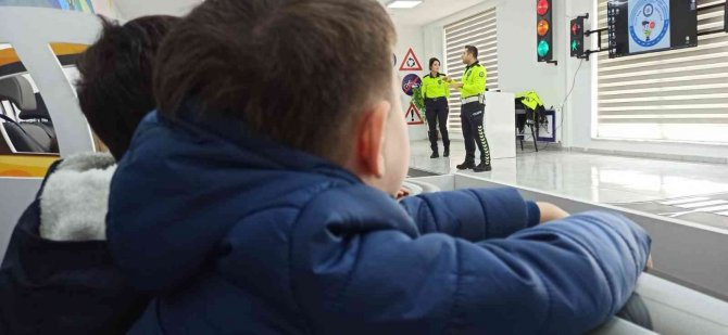 Miniklere eğlenceli trafik eğitimi