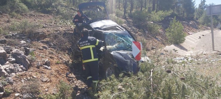 Otomobil şarampole devrildi: 2'si çocuk 5 yaralı