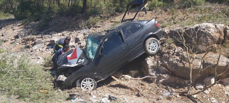 Otomobil şarampole devrildi: 2'si çocuk 5 yaralı