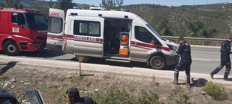 Otomobil şarampole devrildi: 2'si çocuk 5 yaralı