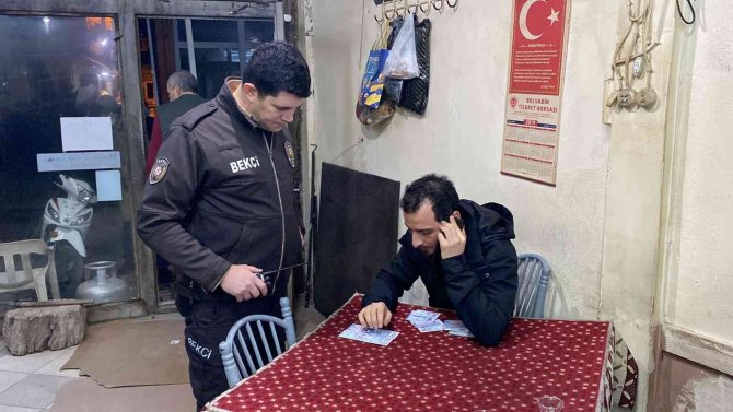 Polisten internet kafe ve kahvehanelere yönelik denetim