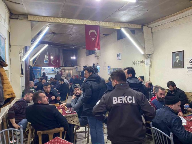 Polisten internet kafe ve kahvehanelere yönelik denetim