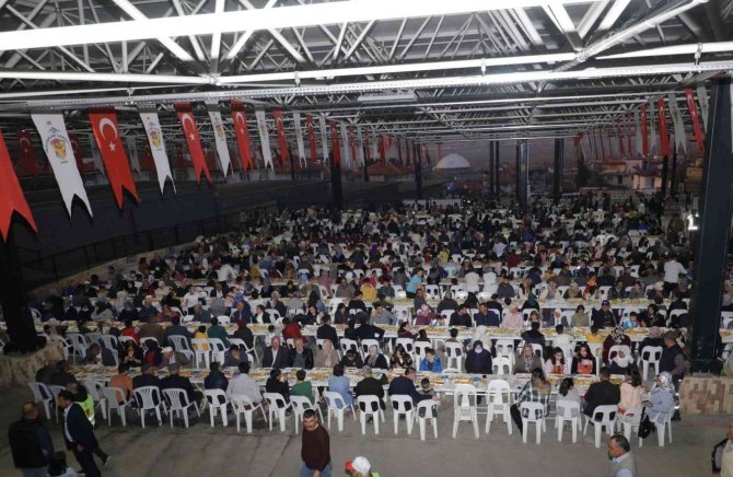 Ramazan etkinlikleri binlerce kişiyi buluşturuyor