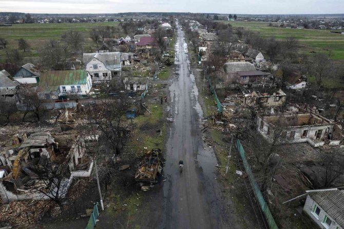 Rus ordusu, Andriivka köyünü ‘çocuk ve kadın var’ yazılarına rağmen bombaladı