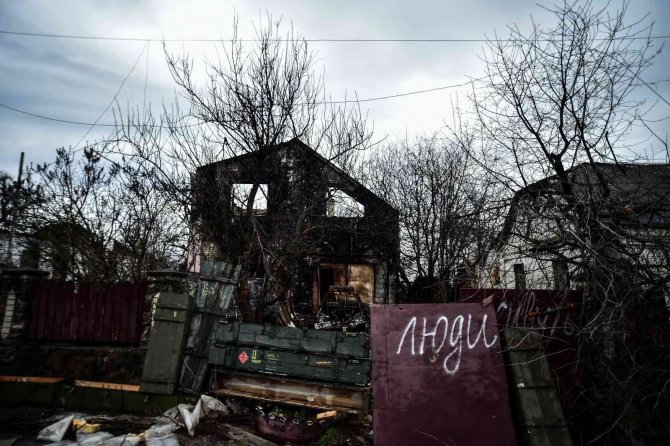 Rus ordusu, Andriivka köyünü ‘çocuk ve kadın var’ yazılarına rağmen bombaladı