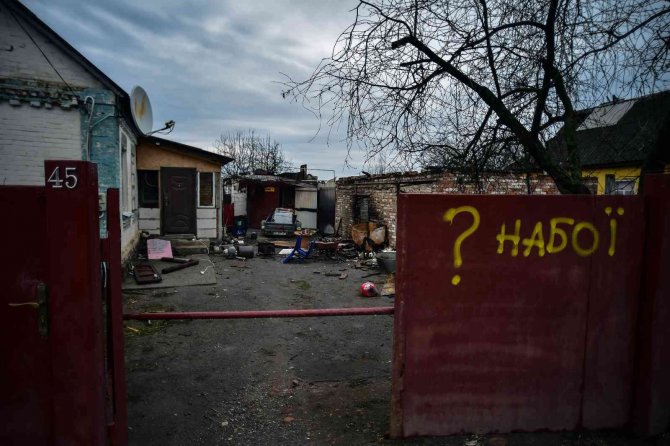 Rus ordusu, Andriivka köyünü ‘çocuk ve kadın var’ yazılarına rağmen bombaladı