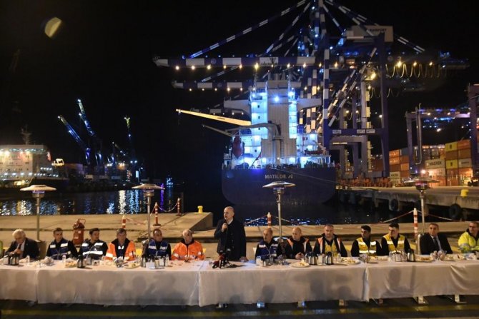 Ulaştırma ve Alt yapı Bakanı Adil Karaismailoğlu: “Bu yılki hedefimiz 250 milyar ton”