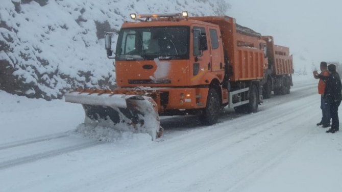 Antalya-Konya karayoluna Nisan ayında kar yağdı
