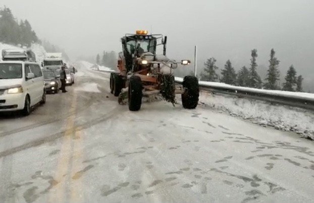 Antalya-Konya karayoluna Nisan ayında kar yağdı