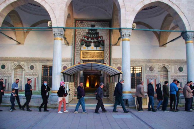 Asırlık iftar geleneği tarihi camide 500 yıldır yaşatılıyor