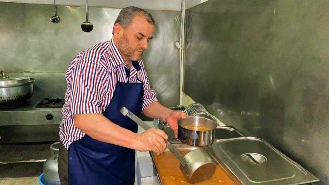 Asırlık iftar geleneği tarihi camide 500 yıldır yaşatılıyor