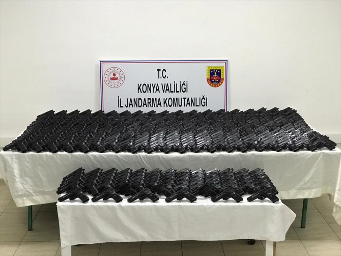 Konya'da silah kaçakçılığı operasyonunda 351 kurusıkı tabanca ele geçirildi
