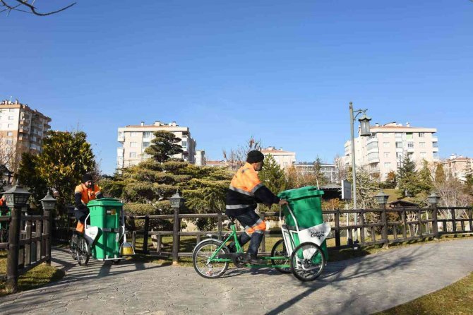 Bisiklet şehri Konya’da temizlik ekipleri de bisikletlendi