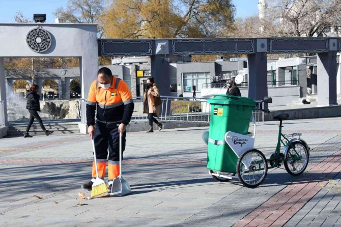 Bisiklet şehri Konya’da temizlik ekipleri de bisikletlendi
