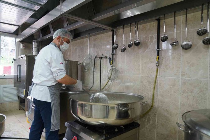 İftar yemekleri vatandaşların kapısına kadar ulaştırılıyor