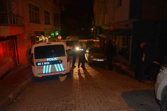 İki çocuk annesi genç kadın evinde ölü bulundu