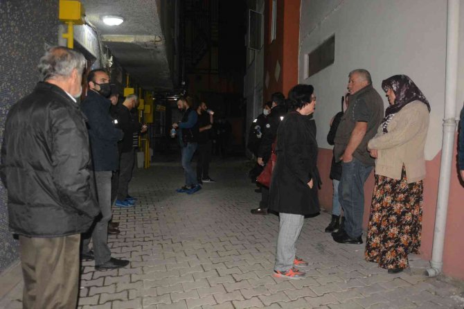 İki çocuk annesi genç kadın evinde ölü bulundu