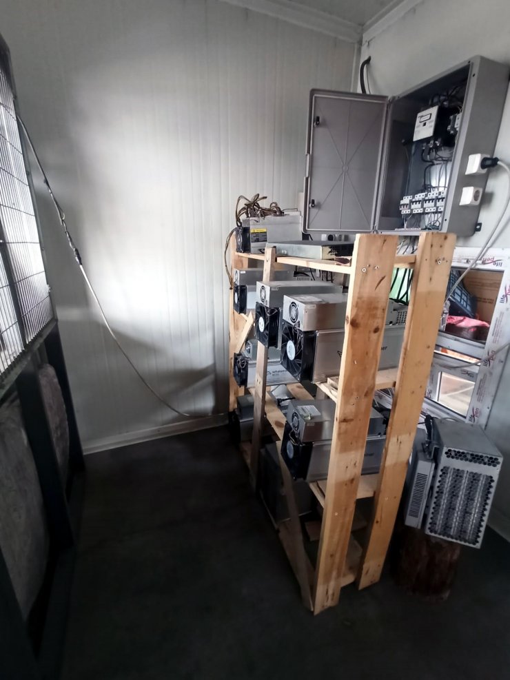 Kaçak cihazlarla kripto para üretimi yaparken yakalandı 