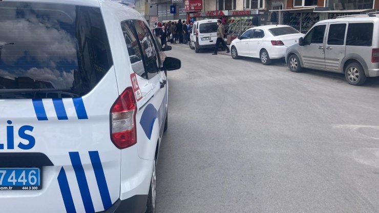 Konya'da diş hekimi ile hastayı ayırmaya çalışırken bıçaklandı