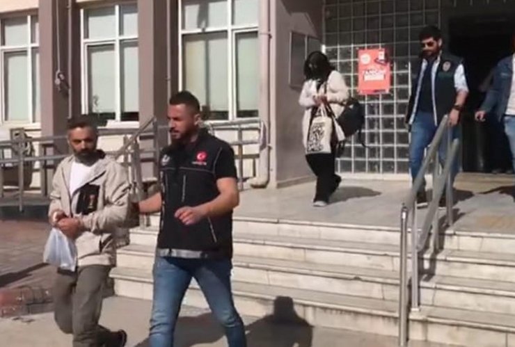 Otomobilde ele geçirilen uyuşturucuya 2 tutuklama