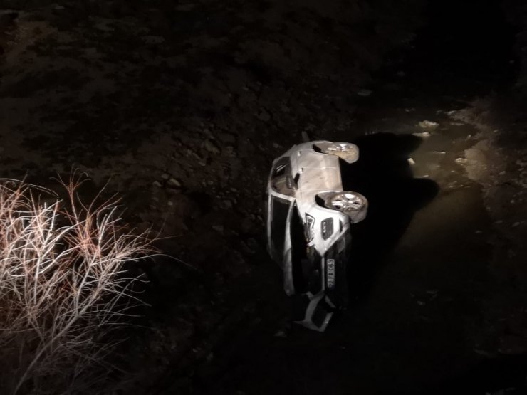 Şarampole yuvarlanan otomobildeki hakim, savcı ve avukat yaralandı