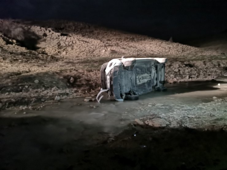 Şarampole yuvarlanan otomobildeki hakim, savcı ve avukat yaralandı