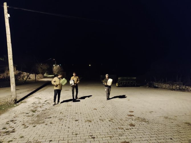 Başkan Tutal sahurda teneke çalan gençlere davul aldı