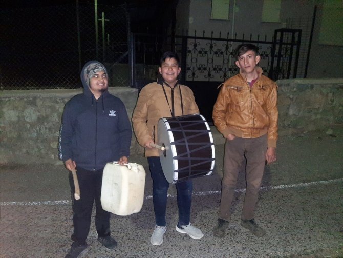Başkan Tutal sahurda teneke çalan gençlere davul aldı