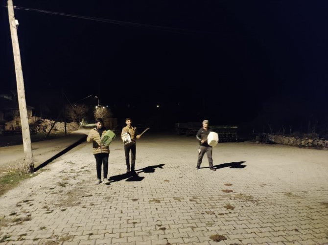 Başkan Tutal sahurda teneke çalan gençlere davul aldı
