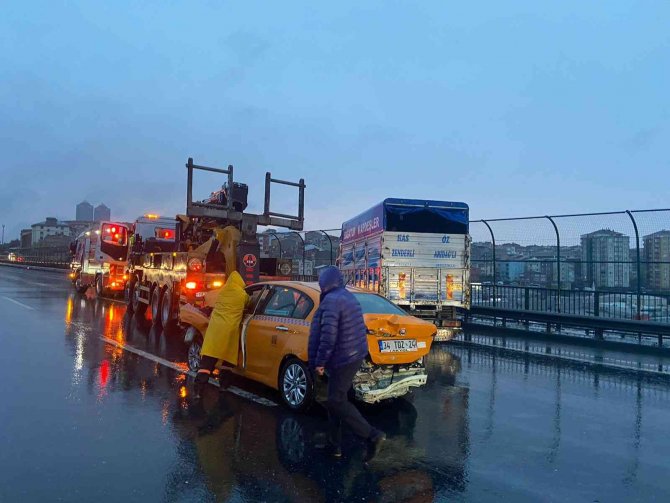 TEM Otoyolu’nda zincirleme kaza: 1 yaralı