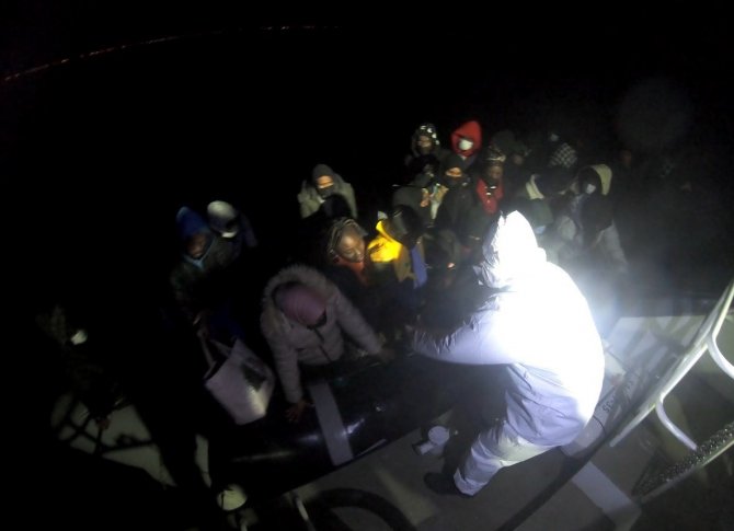 Ayvalık’ta 39 düzensiz göçmen yakalandı