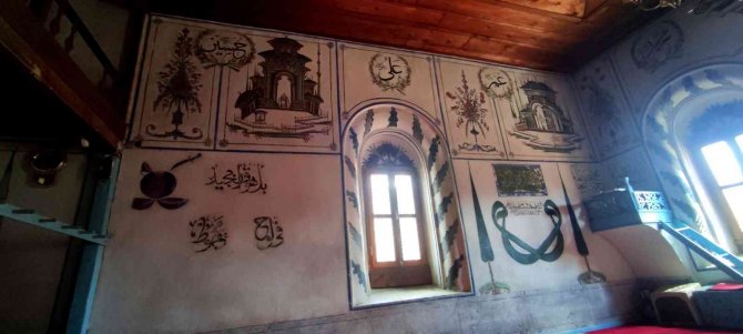 Bu köyün camisini görmek için geliyorlar