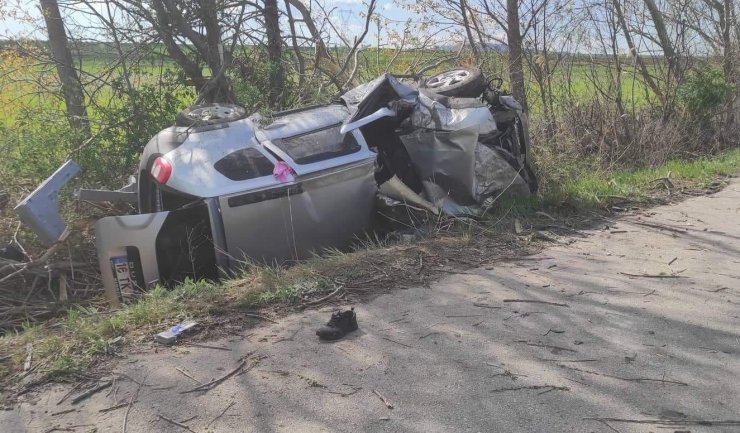 Domuza çarpmamak sürücünün ani manevra yaptığı araç şarampole uçtu: 1 ölü