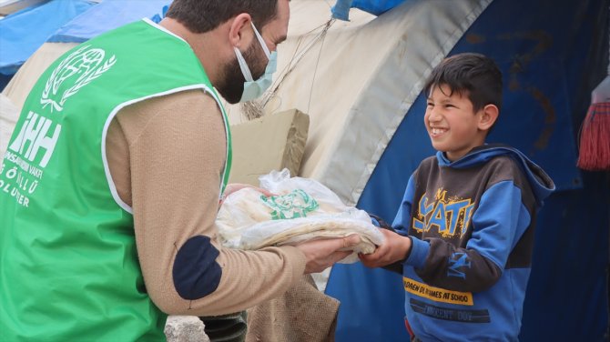 İHH, Suriye'de 3 milyon ekmek dağıttı