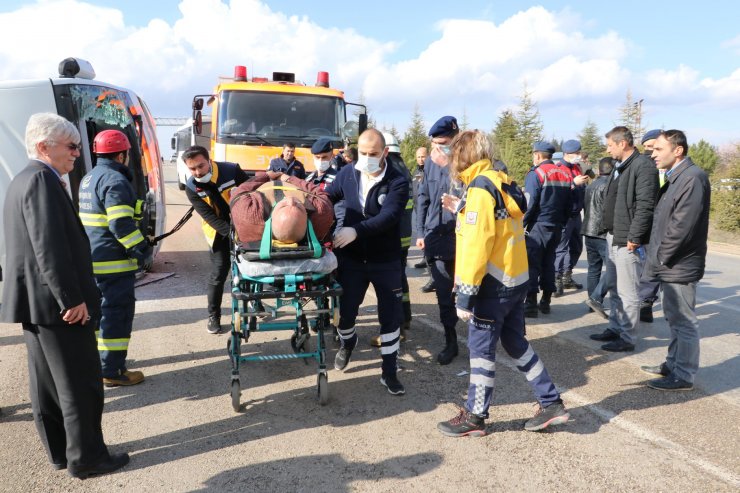 Eskişehir'de cezaevi nakil aracı devrildi