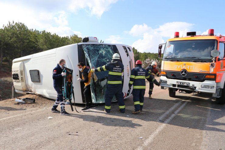 Eskişehir'de cezaevi nakil aracı devrildi