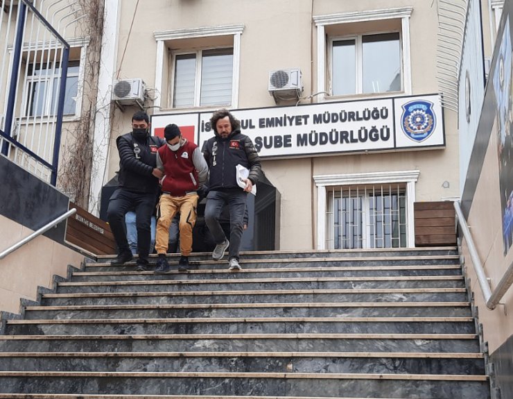 Ev arkadaşlarını öldürüp hastaneye bıraktılar