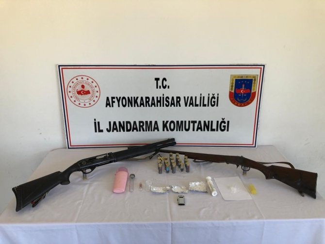 Evinde uyuşturucu satan şahıs tutuklandı