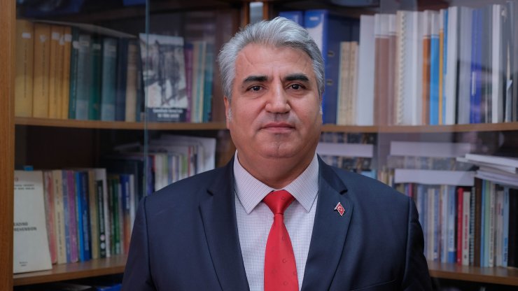 Her yıl pembeye bürünen göl, kahverengi oldu