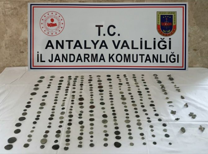 Jandarma tarihi eser kaçakçılarına göz açtırmadı