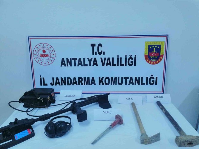 Jandarma tarihi eser kaçakçılarına göz açtırmadı