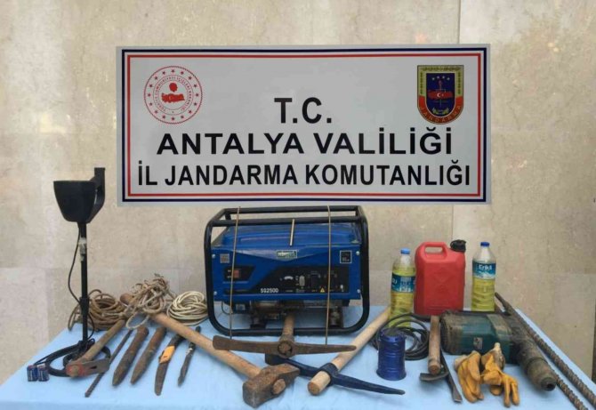 Jandarma tarihi eser kaçakçılarına göz açtırmadı