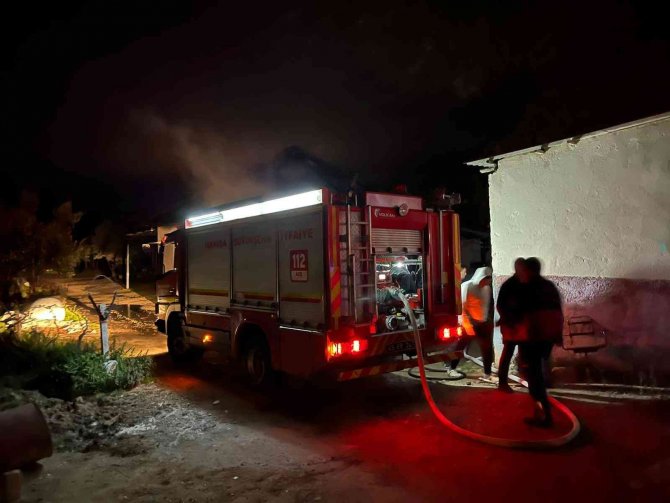 Komşusunda iftar yemeğindeyken evi yandı