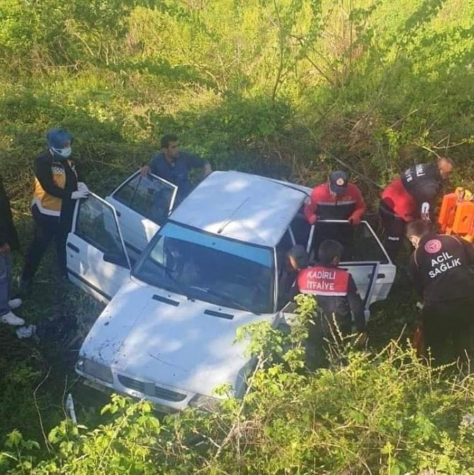 Minibüs ile otomobil çarpıştı: 2 yaralı